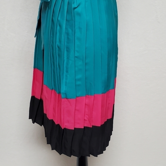 Motherhood Maternity Turquoise Black Pink Colorblock Pleated V-neck Mini Dress - Picture 8 of 13